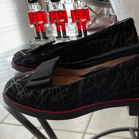 Like NEW  Beautiful Black Leather Loafers    37 - Picture 13 of 16